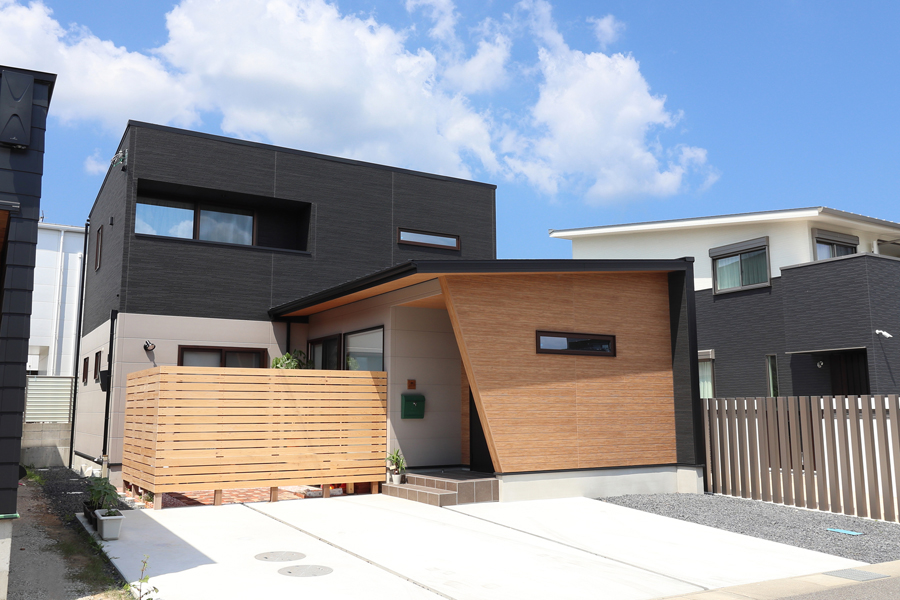 カフェみたいなキッチンと吹抜けのある家 アイキャッチ画像