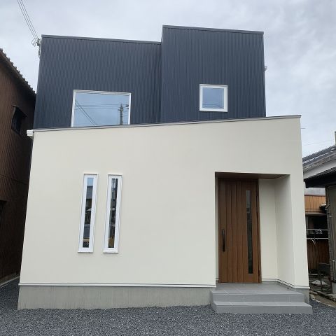 青空と木と光に癒される家